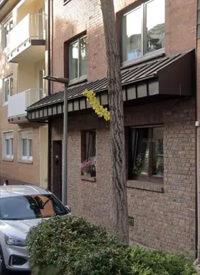 Das Gebäude in dem sich die Ferienwohnung befindet