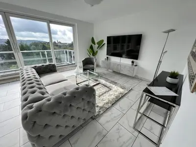 TV/Unterhaltungsangebot in der Unterkunft 1-6 Pers DesignWohnung in zentraler Lage Wtal und Remscheid
