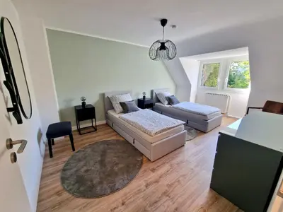 Ein Bett oder Betten in einem Zimmer der Unterkunft Bis 4 Pers. 0,3 km zur City von Wuppertal – neuwertige Wohnung