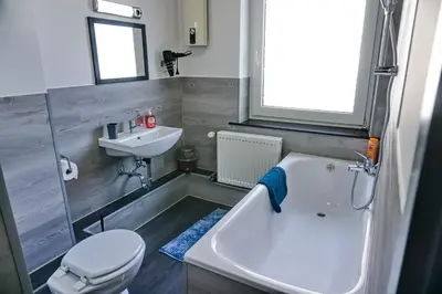Ein Badezimmer in der Unterkunft BIG Apartment bis 7 Personen