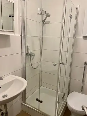 Ein Badezimmer in der Unterkunft Duisburg-3-Bett Monteurwohnung/Ferienwohnung