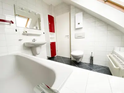 Ein Badezimmer in der Unterkunft 1-4 Pers. Moderne 2-Etagen-Wohnung - nur 0,3 km vom Zentrum