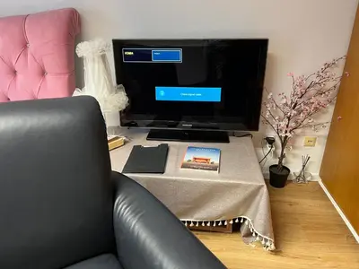 TV/Unterhaltungsangebot in der Unterkunft Stylish, Cozy & Quiet Apartment with one and half rooms in District 1