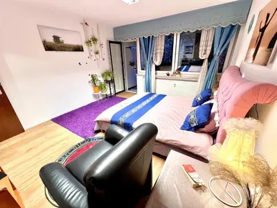 Ein Sitzbereich in der Unterkunft Stylish, Cozy & Quiet Apartment with one and half rooms in District 1
