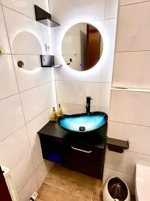 Ein Badezimmer in der Unterkunft Stylish, Cozy & Quiet Apartment with one and half rooms in District 1