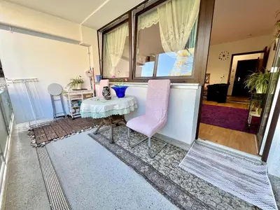 Ein Sitzbereich in der Unterkunft Stylish, Cozy & Quiet Apartment with one and half rooms in District 1