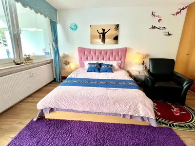 Ein Bett oder Betten in einem Zimmer der Unterkunft Stylish, Cozy & Quiet Apartment with one and half rooms in District 1
