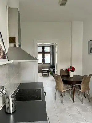 Küche/Küchenzeile in der Unterkunft Frisch renovierte Altbau Whg