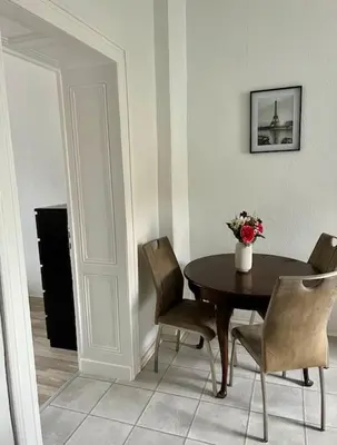 Ein Sitzbereich in der Unterkunft Frisch renovierte Altbau Whg