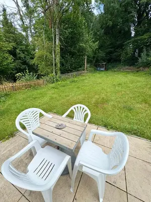 Ein Garten an der Unterkunft Cronenberger Apartment mit Garten - kontaktloses Einchecken, Netflix, Kingsize-Bett