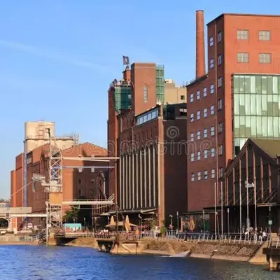 City Apartment 2#Netflix &Wlan &Kingsize Bett & Kaffee Maschine & Zentral & 500m Innenhafen & 2 min U Bahn