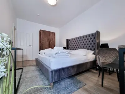 Ein Bett oder Betten in einem Zimmer der Unterkunft Alpha Apartments