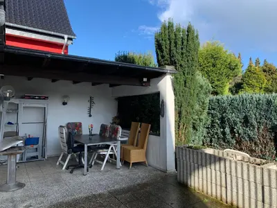 Das Gebäude in dem sich das Ferienhaus befindet