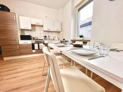 Küche/Küchenzeile in der Unterkunft Neu: 3 Bedroom w/ 6 Beds in Hagen, 7min to A1