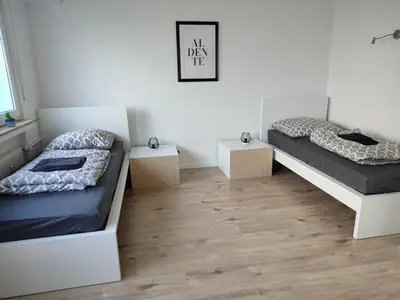 Ein Bett oder Betten in einem Zimmer der Unterkunft Moderne Ferienwohnung Messe Monteurwohnung Business Appartement Ratingen 4-5 P, Flughafen Düsseldorf