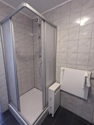 Ein Badezimmer in der Unterkunft Hotel Mettmann