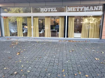 Eine Fassade oder ein Eingang zu Hotel Mettmann