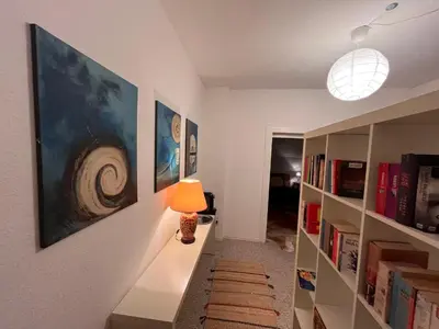 Die Bibliothek in der Villa