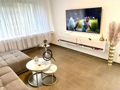 TV/Unterhaltungsangebot in der Unterkunft Ferien-Villa direkt am Rhein Sauna/Whirlpool