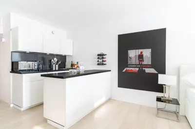 Küche/Küchenzeile in der Unterkunft Beyond Living x American Psycho
