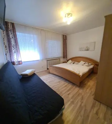Ein Bett oder Betten in einem Zimmer der Unterkunft Hotel Zur Aue