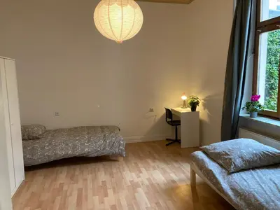 Ein Sitzbereich in der Unterkunft Cosy, new furniture, 10min walk to train station