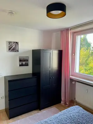 Ein Bett oder Betten in einem Zimmer der Unterkunft Groß, aber gemütlich - citynah
