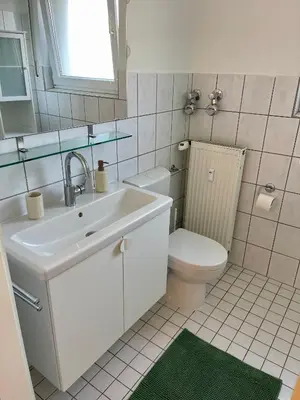 Ein Badezimmer in der Unterkunft Groß, aber gemütlich - citynah