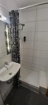 Ein Badezimmer in der Unterkunft Hotel 9-enhof