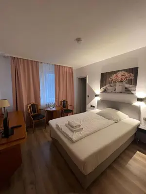 Ein Bett oder Betten in einem Zimmer der Unterkunft Hotel 9-enhof