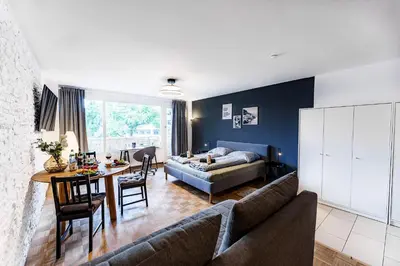 Ein Bett oder Betten in einem Zimmer der Unterkunft Modernes Apartment l Oasis l mit Balkon Nähe Hauptbahnhof
