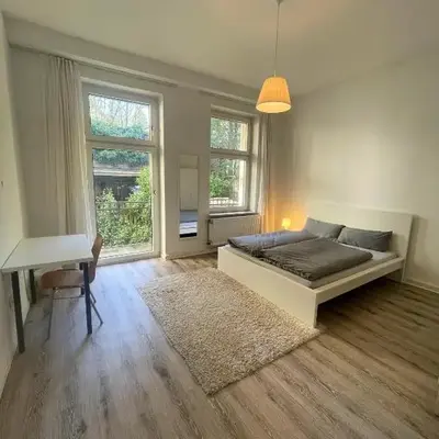 Altbauwohnung mit 2 Balkonen