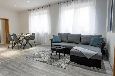 Ein Sitzbereich in der Unterkunft MIRA StudioApartments NEU