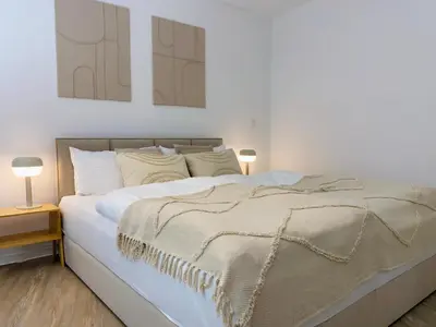Ein Bett oder Betten in einem Zimmer der Unterkunft Bunker Studio Zentral Messe Business Streaming