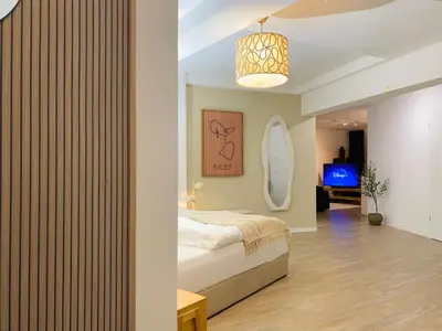 Ein Bett oder Betten in einem Zimmer der Unterkunft Bunker Studio Zentral Messe Business Streaming