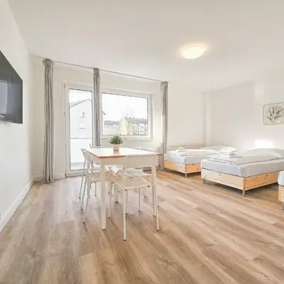 Tolstov Apartments - Monteurwohnung - 2 Schlafzimmer - Küche - Balkon - Waschmaschine - 25 Min zur Messe DUS