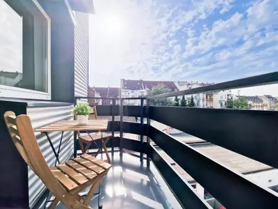 Ein Balkon oder eine Terrasse in der Unterkunft Tolstov Apartments - 2 or 3 Room Apartments - 15 Min zur Messe DUS & 10 Min Old Town DUS