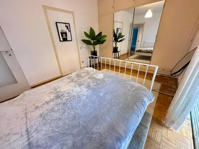 Ein Bett oder Betten in einem Zimmer der Unterkunft Exklusiver Rheinblick Messe Parken 5 Zimmer, 12 Personen