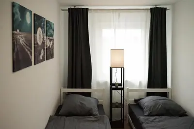 Ein Bett oder Betten in einem Zimmer der Unterkunft Möblierte 3-Zimmer-Wohnung nahe Düsseldorf in Duisburg-Süd