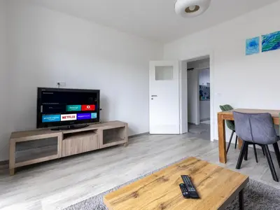TV/Unterhaltungsangebot in der Unterkunft Schmuckstück am Fuße von Rüttenscheid Nähe Zentrum, Uniklinik & Messe Netflix & Prime