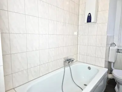 Ein Badezimmer in der Unterkunft Meribu F85-87 Wohnung für Monteure und Arbeiter