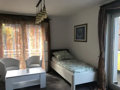 Ein Bett oder Betten in einem Zimmer der Unterkunft 3 separate Messe Appartements bis zu 11 Personen