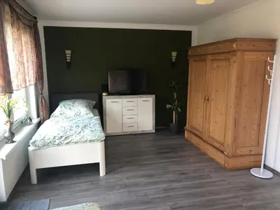 Ein Bett oder Betten in einem Zimmer der Unterkunft 3 separate Messe Appartements bis zu 11 Personen