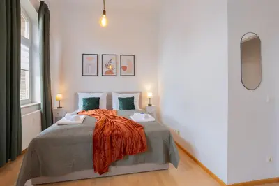 Ein Bett oder Betten in einem Zimmer der Unterkunft Stilvoll & historisch I Kingbetten+Küche+Parkplatz