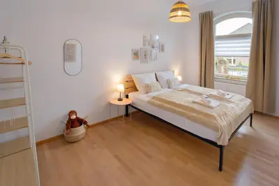Ein Bett oder Betten in einem Zimmer der Unterkunft Stilvoll & historisch I Kingbetten+Küche+Parkplatz