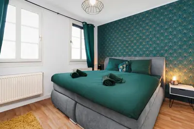 Ein Bett oder Betten in einem Zimmer der Unterkunft Smart Home - Wuppertal - Perfect for 4 Guests! Central - Netflix - Schwebebahn - Free Parking Zone