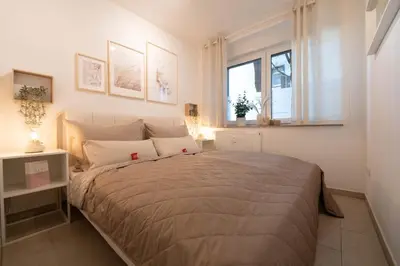 Ein Bett oder Betten in einem Zimmer der Unterkunft Zentrales Apartment - 73qm - 2 SZ - Terrasse - BVB Stadion & Messe Dortmund