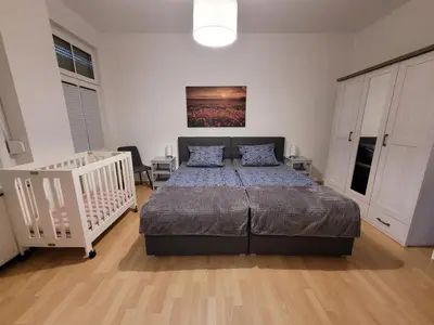 Ein Bett oder Betten in einem Zimmer der Unterkunft Wohnung in Oberhausen: zentral & ruhig, eigener Eingang
