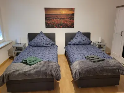 Ein Bett oder Betten in einem Zimmer der Unterkunft Wohnung in Oberhausen: zentral & ruhig, eigener Eingang
