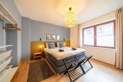 Ein Bett oder Betten in einem Zimmer der Unterkunft Urban & Chic: 2Bdr, Parkplatz